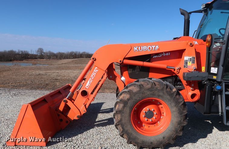 image for item DH0852 2017 Kubota M6-141 MFWD tractor