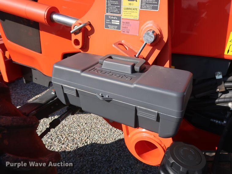 image for item DH0852 2017 Kubota M6-141 MFWD tractor