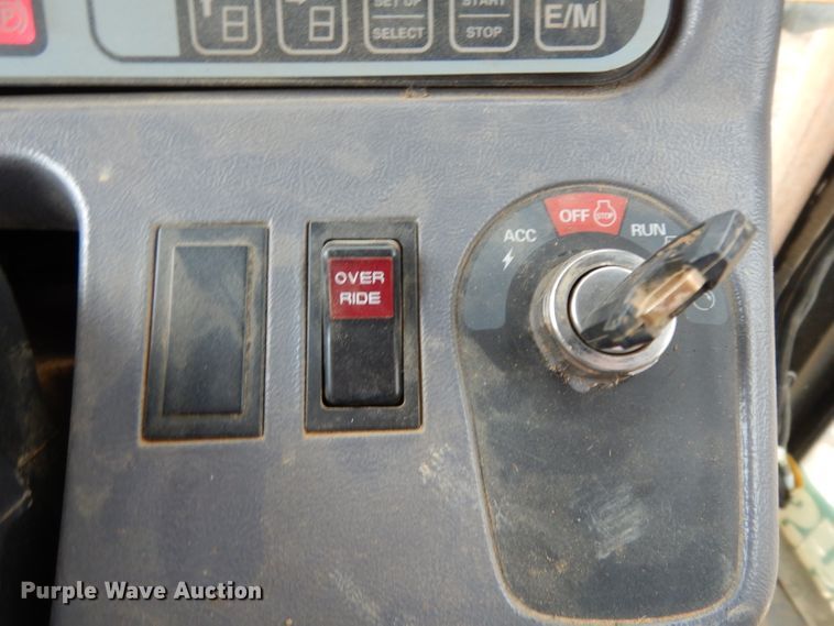 image for item DH2298 2000 Caterpillar Challenger 55 tractor