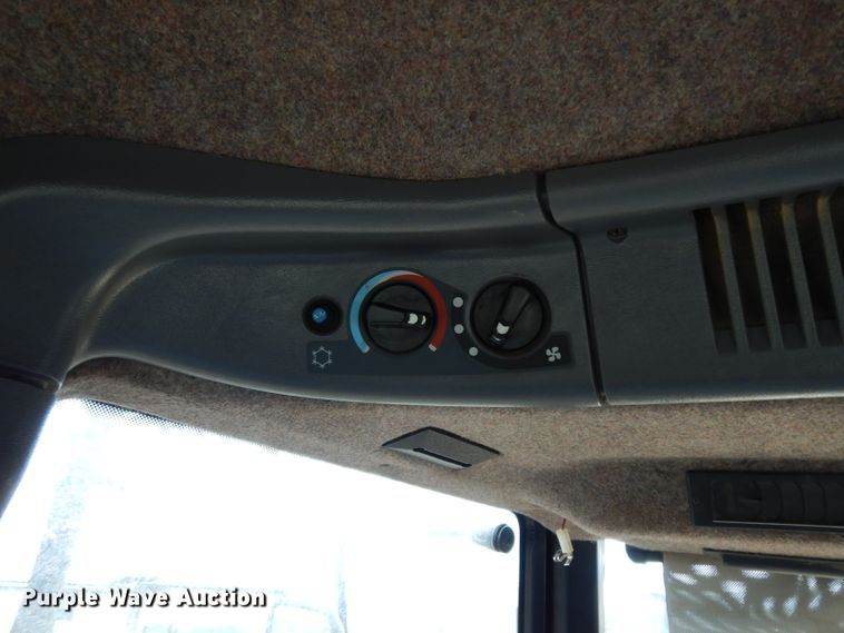 image for item DH2298 2000 Caterpillar Challenger 55 tractor