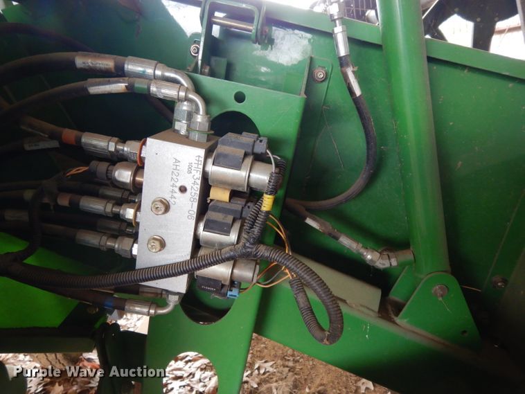 image for item DH2300 2010 John Deere 625D draper head