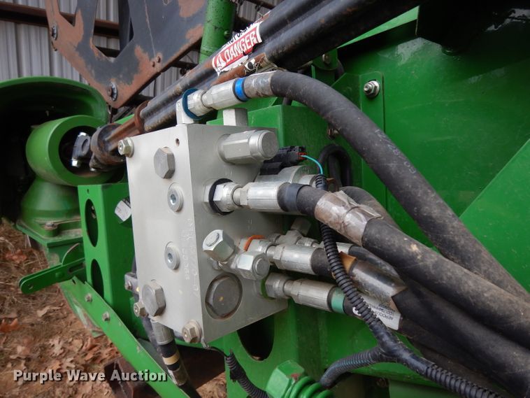 image for item DH2300 2010 John Deere 625D draper head