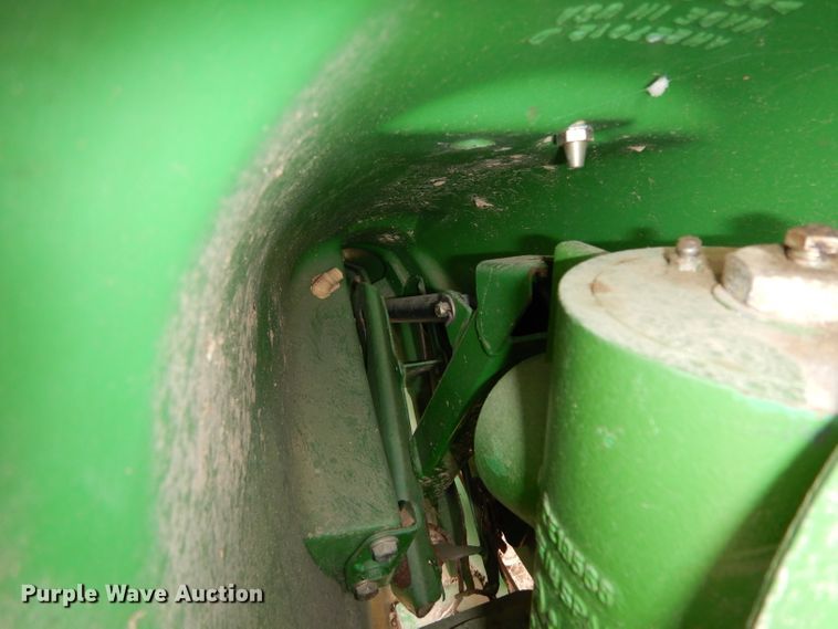 image for item DH2300 2010 John Deere 625D draper head