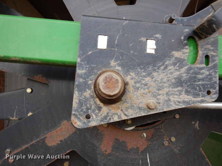 image for item DH2300 2010 John Deere 625D draper head