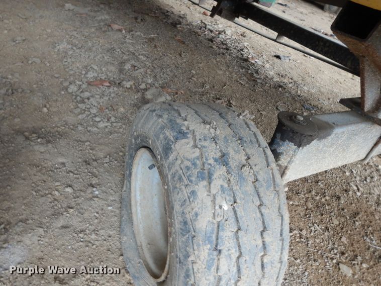 image for item DH2300 2010 John Deere 625D draper head