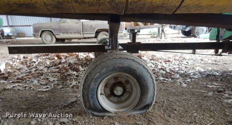 image for item DH2300 2010 John Deere 625D draper head