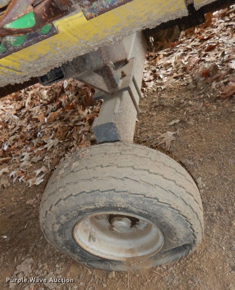 image for item DH2300 2010 John Deere 625D draper head