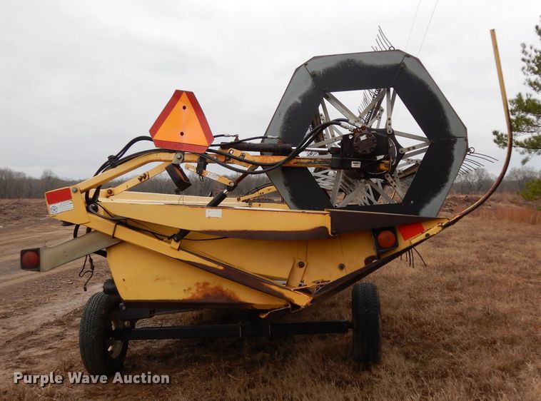 image for item DH2302 New Holland Honey Bee 994 draper head