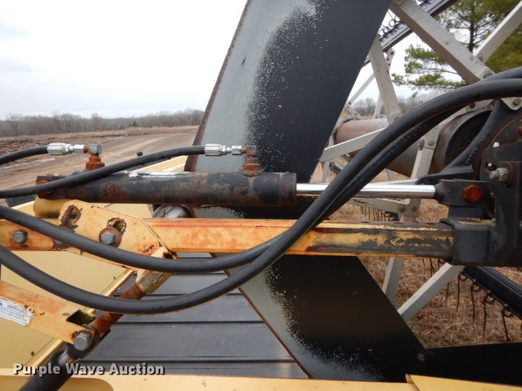 image for item DH2302 New Holland Honey Bee 994 draper head