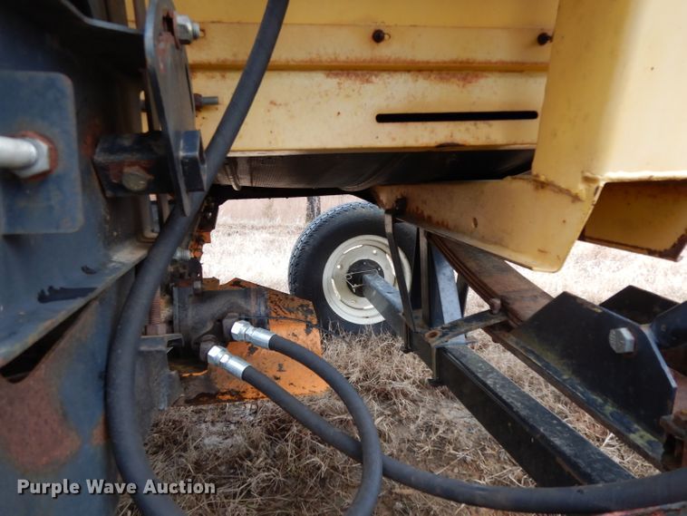 image for item DH2302 New Holland Honey Bee 994 draper head