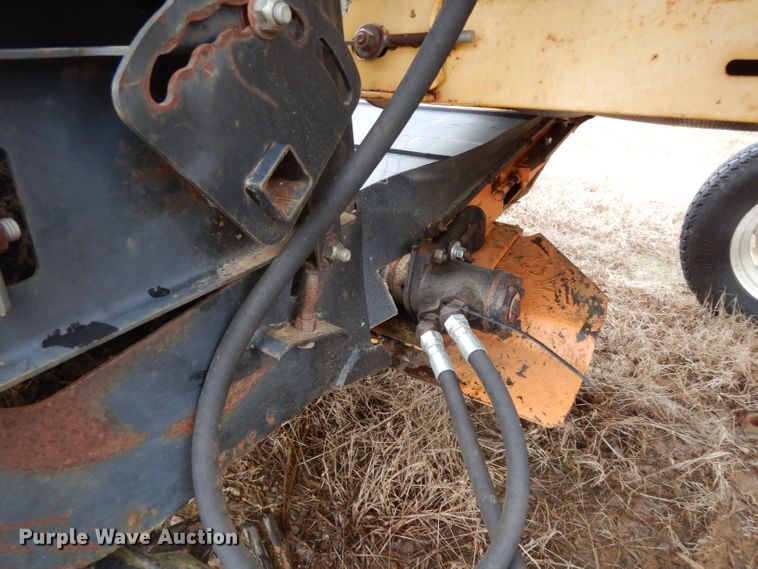 image for item DH2302 New Holland Honey Bee 994 draper head