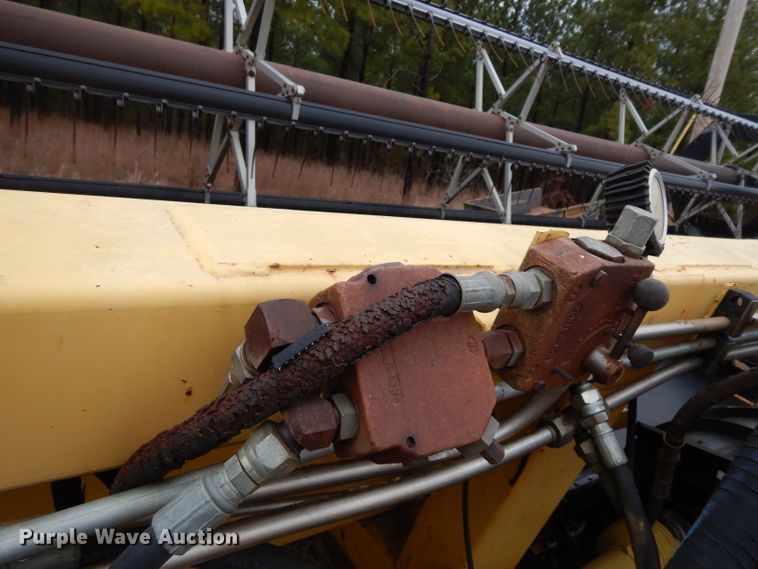 image for item DH2302 New Holland Honey Bee 994 draper head