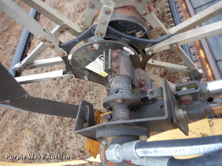 image for item DH2302 New Holland Honey Bee 994 draper head