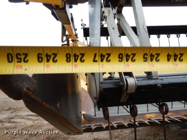 image for item DH2302 New Holland Honey Bee 994 draper head