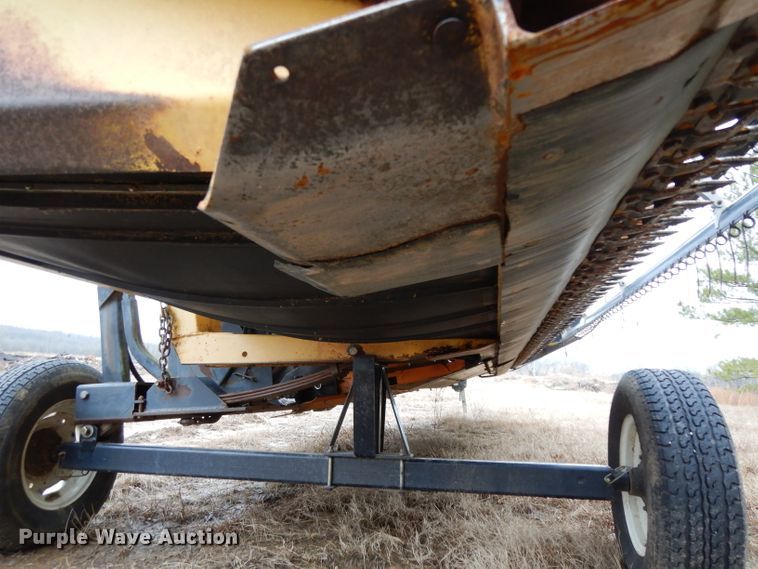 image for item DH2302 New Holland Honey Bee 994 draper head