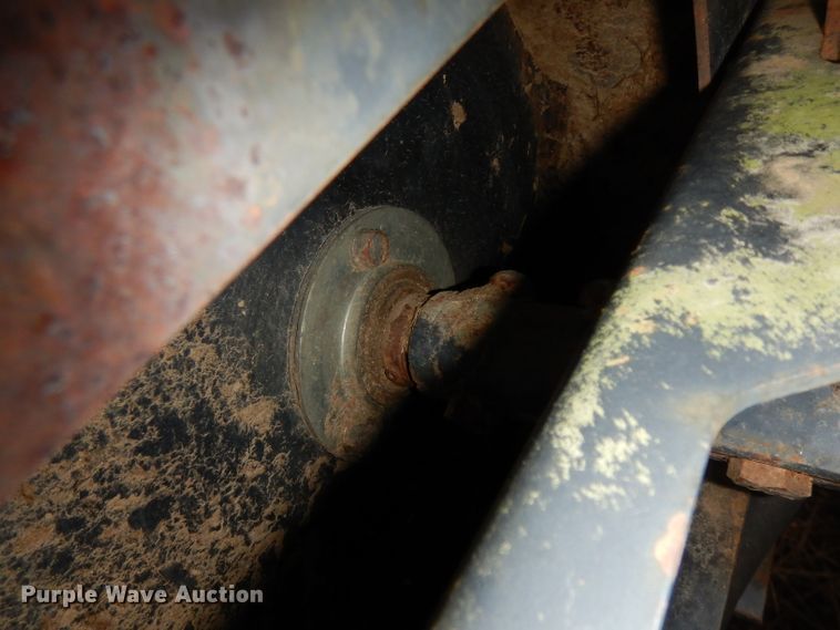 image for item DH2302 New Holland Honey Bee 994 draper head