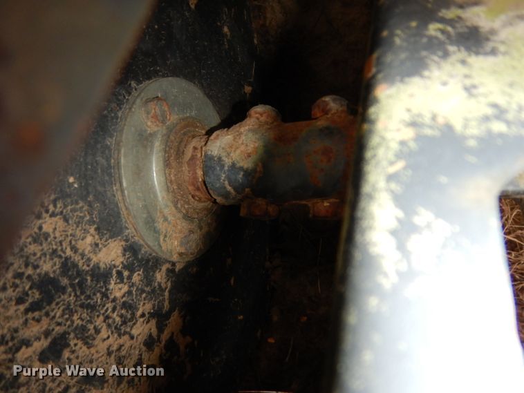 image for item DH2302 New Holland Honey Bee 994 draper head