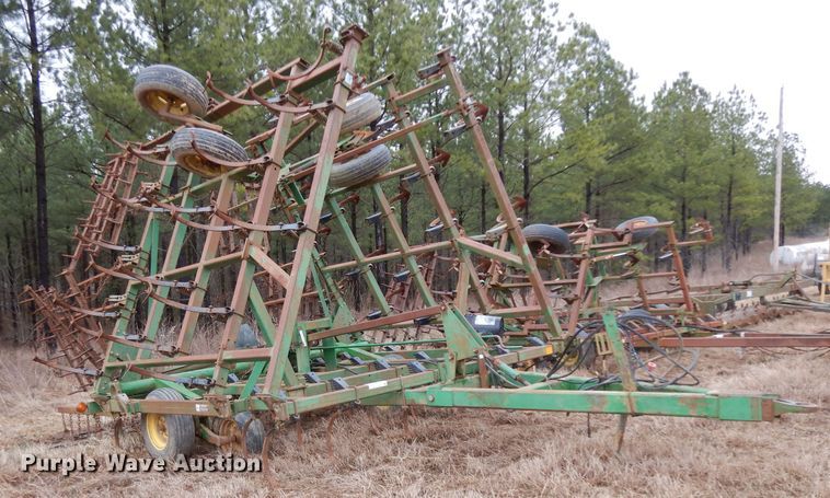 image for item DH2313 John Deere 980 field cultivator