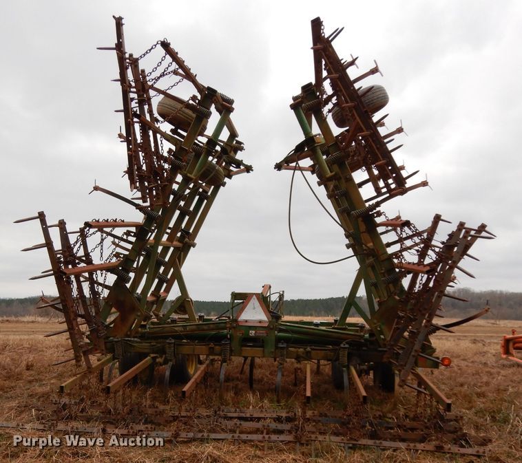 image for item DH2313 John Deere 980 field cultivator