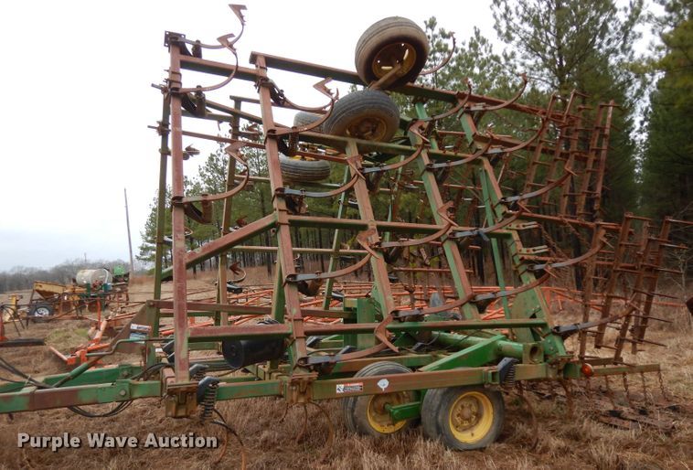 image for item DH2313 John Deere 980 field cultivator