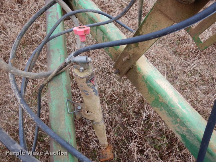 image for item DH2313 John Deere 980 field cultivator