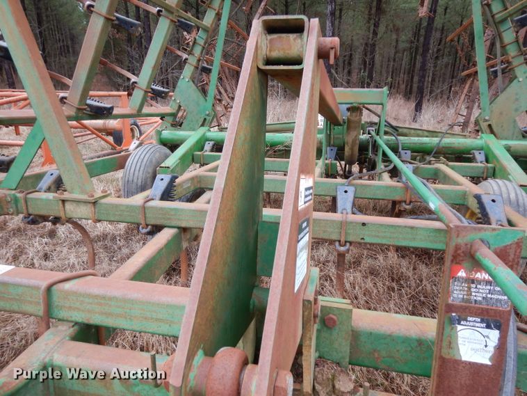 image for item DH2313 John Deere 980 field cultivator