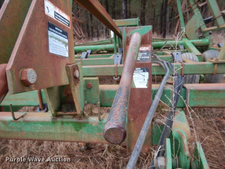 image for item DH2313 John Deere 980 field cultivator