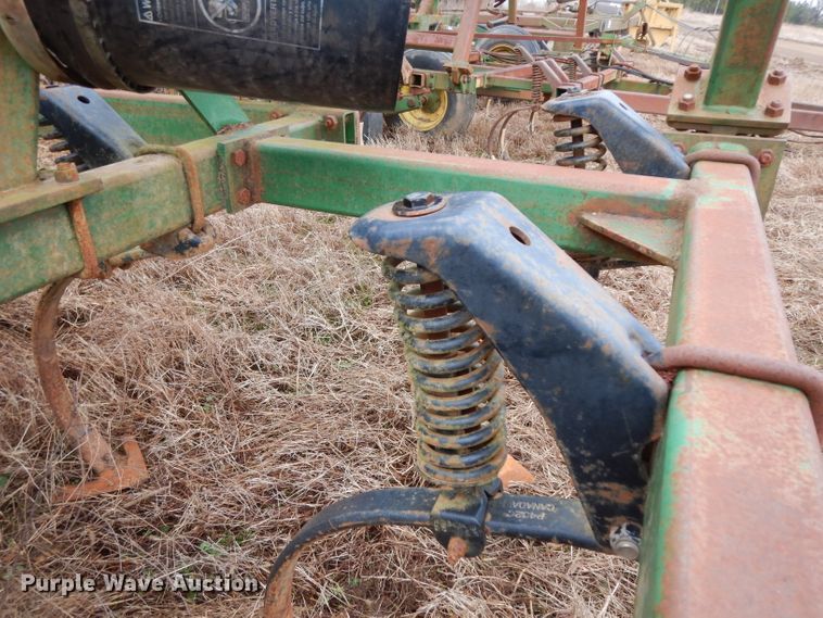 image for item DH2313 John Deere 980 field cultivator