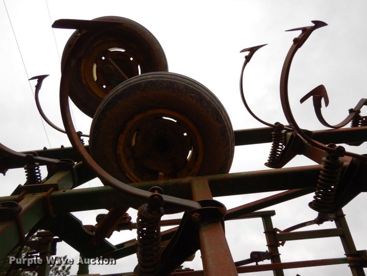 image for item DH2313 John Deere 980 field cultivator