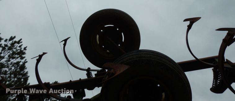 image for item DH2313 John Deere 980 field cultivator