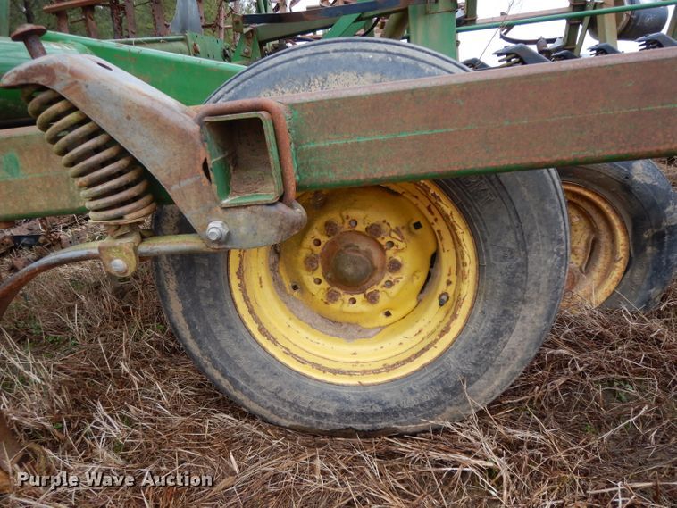 image for item DH2313 John Deere 980 field cultivator