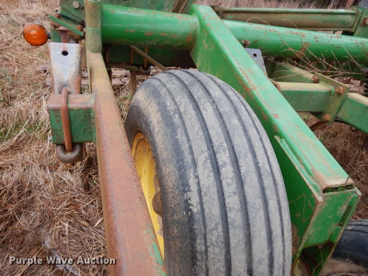 image for item DH2313 John Deere 980 field cultivator