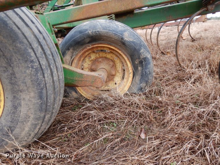 image for item DH2313 John Deere 980 field cultivator