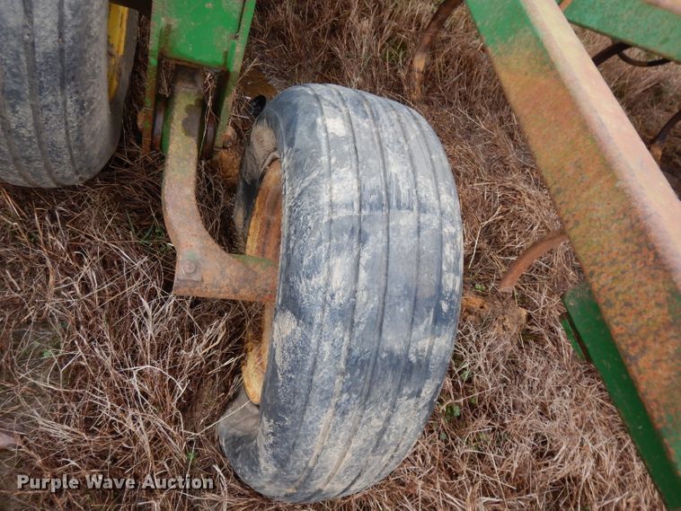 image for item DH2313 John Deere 980 field cultivator