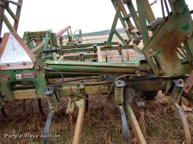 image for item DH2313 John Deere 980 field cultivator