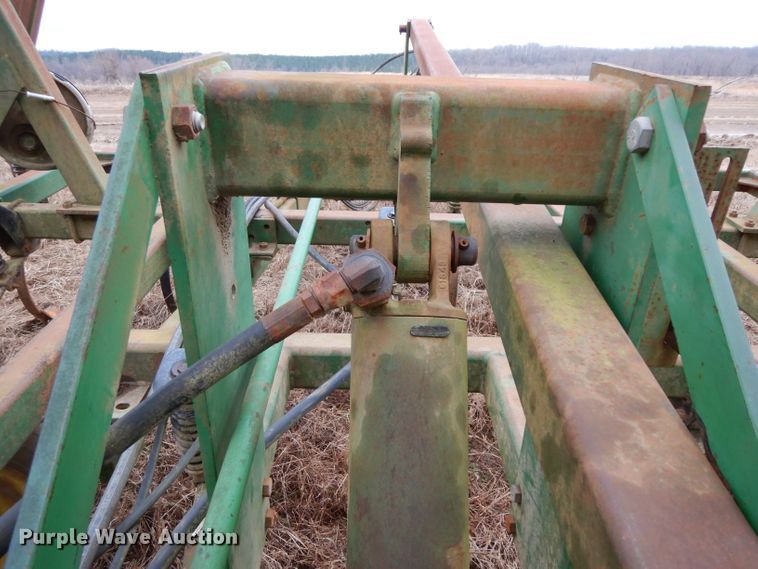 image for item DH2313 John Deere 980 field cultivator
