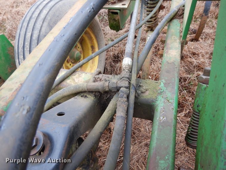 image for item DH2313 John Deere 980 field cultivator