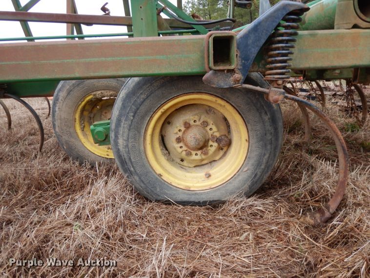 image for item DH2313 John Deere 980 field cultivator