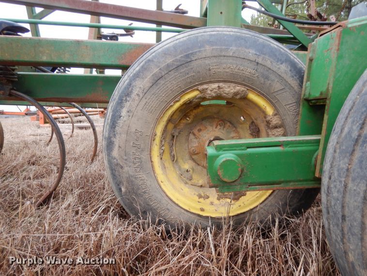 image for item DH2313 John Deere 980 field cultivator