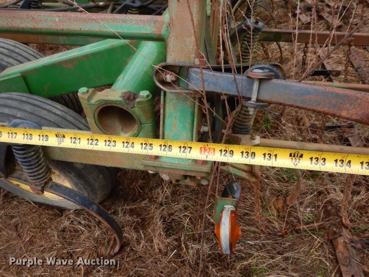 image for item DH2313 John Deere 980 field cultivator