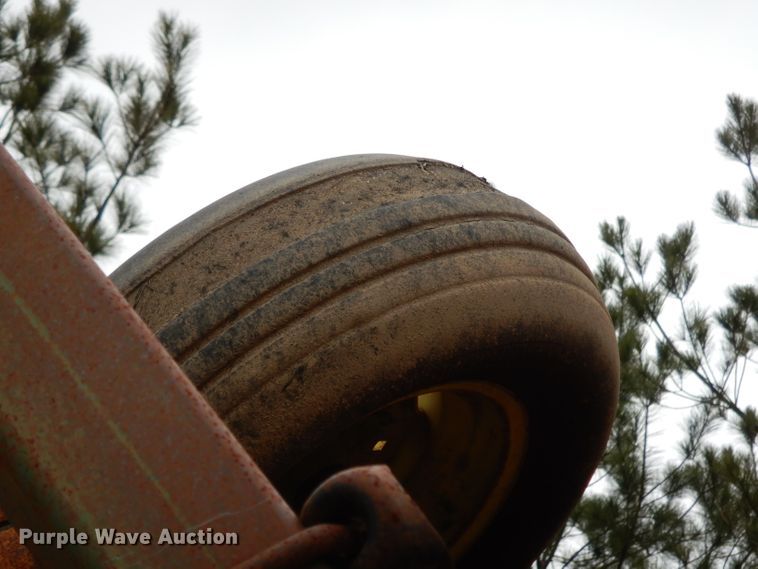 image for item DH2313 John Deere 980 field cultivator