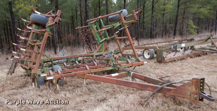 image for item DH2314 John Deere 960 field cultivator