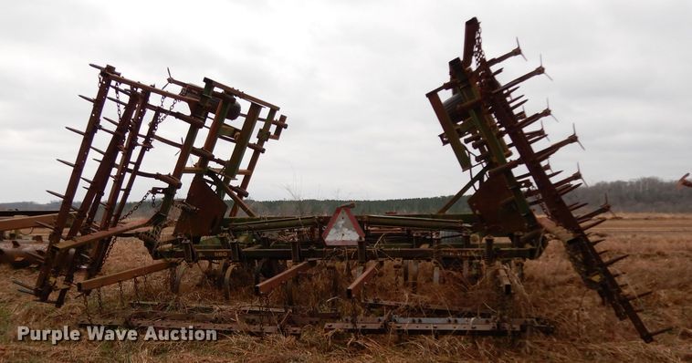 image for item DH2314 John Deere 960 field cultivator