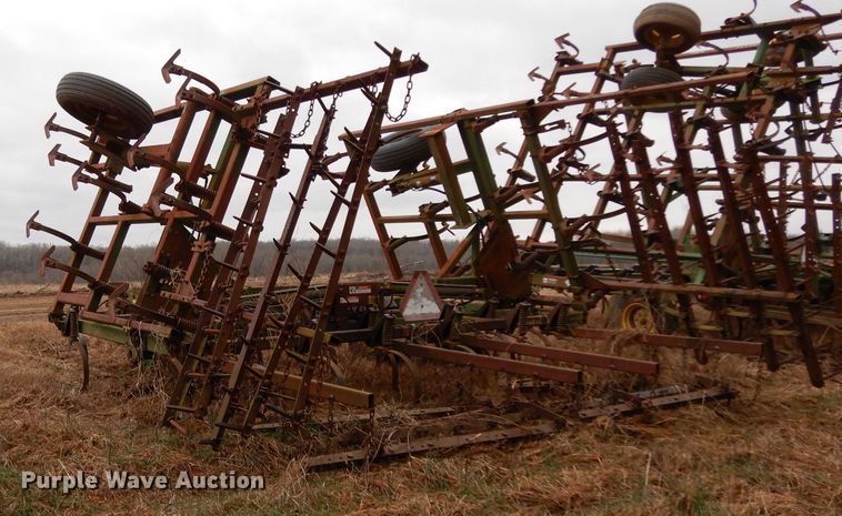 image for item DH2314 John Deere 960 field cultivator