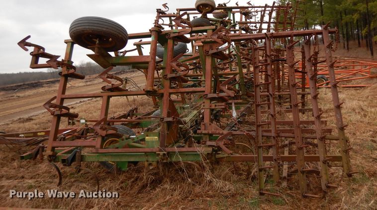 image for item DH2314 John Deere 960 field cultivator