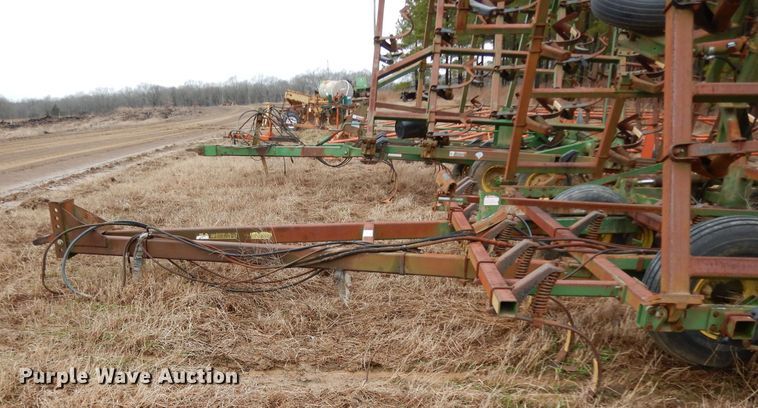 image for item DH2314 John Deere 960 field cultivator