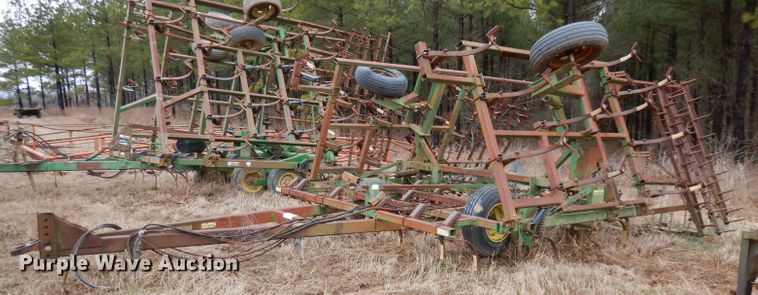 image for item DH2314 John Deere 960 field cultivator