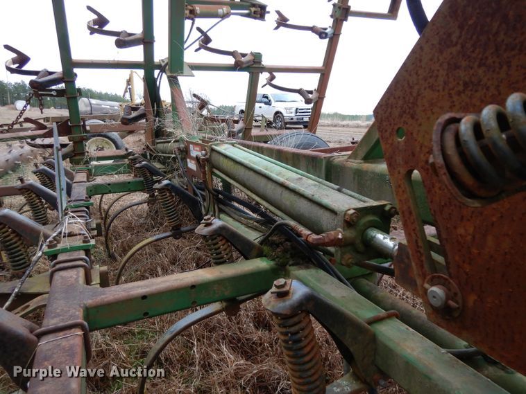 image for item DH2314 John Deere 960 field cultivator