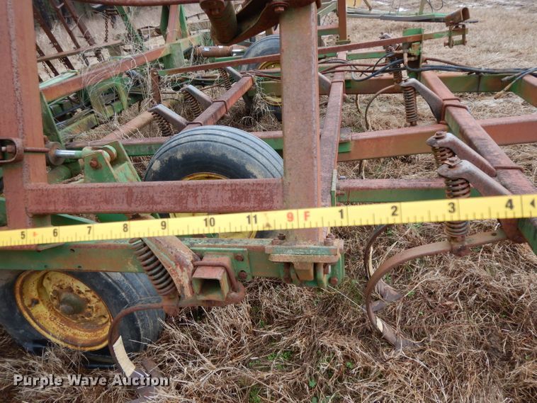 image for item DH2314 John Deere 960 field cultivator