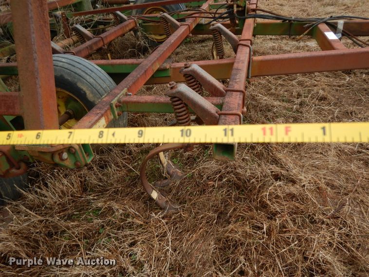 image for item DH2314 John Deere 960 field cultivator